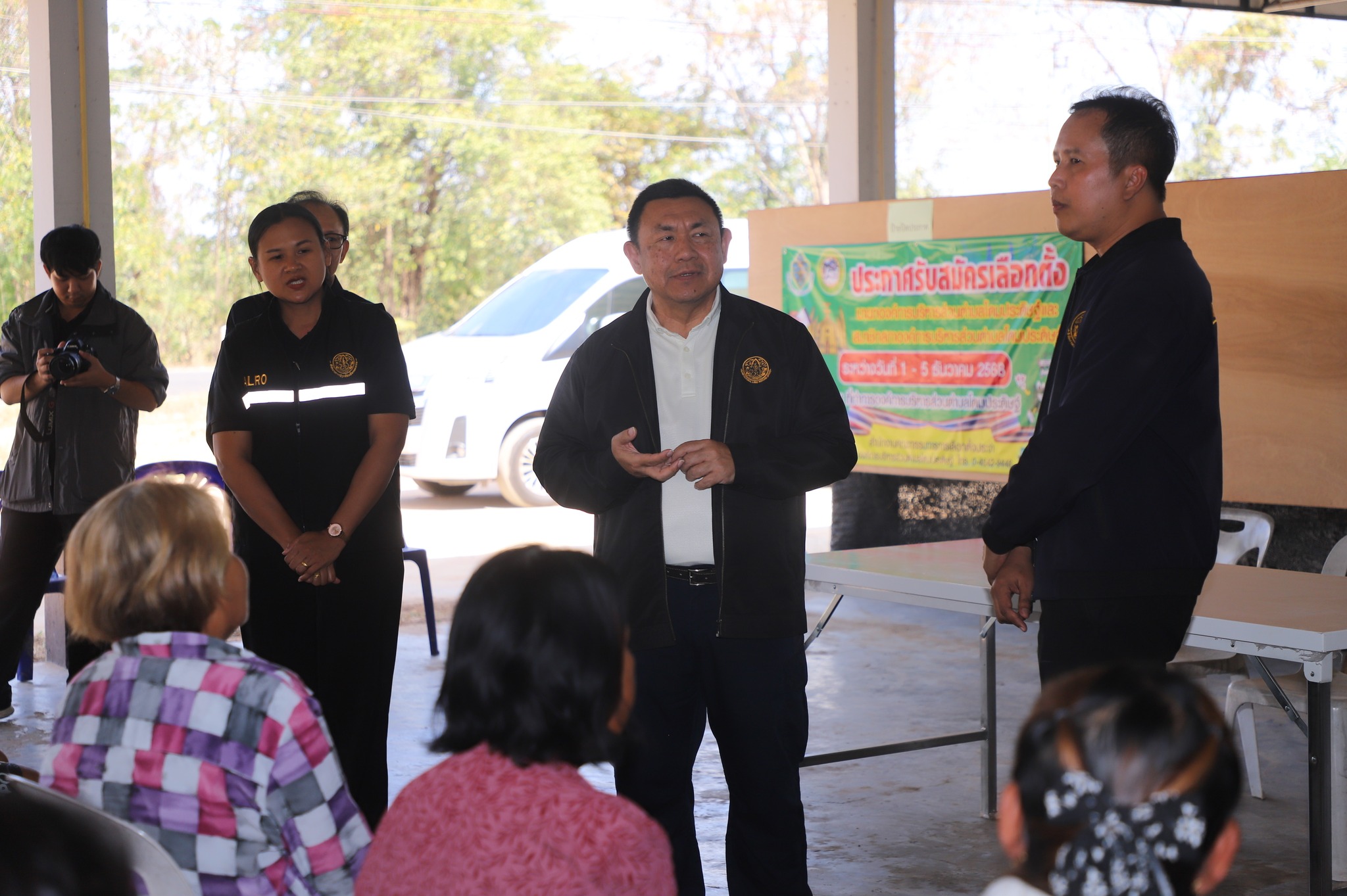 title - เลขาฯ ส.ป.ก. รุดให้กำลังใจพี่น้องเกษตรกรในเขตปฏิรูปที่ดินพื้นที่ชายแดนอุบลฯ ใกล้จุดสู้รบเพียง 7 กม.